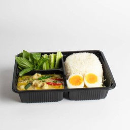 ข้าวแกงเขียวหวานลูกชิ้นปลาไข่ต้ม