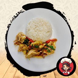 ข้าวกะเพราไก่สูตรคุณแม่