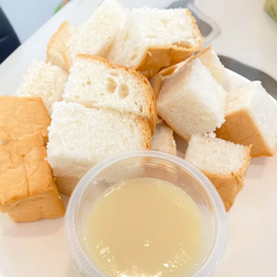 ขนมปังนึ่งนมข้น