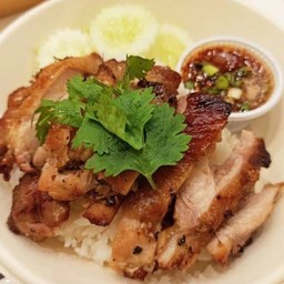 [อร่อยซ่ากับโค้ก] ข้าวหมูกรอบน้ำจิ้มแจ่ว +  โค้ก ออริจินัล (ขวด)