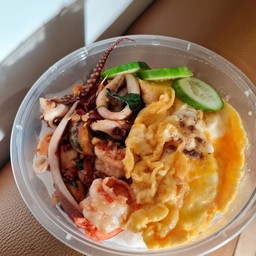 ข้าวกระเพราทะเลรวมมิตร+ไข่ข้น