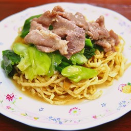 บะหมี่กรอบราดหน้าหมู..