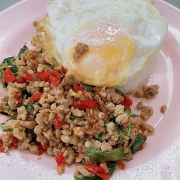 [อร่อยซ่ากับโค้ก] ข้าวราดกะเพราหมูสับ ฟรีไข่ดาว +  โค้ก ออริจินัล (ขวด)