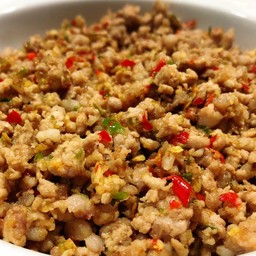 ข้าวหน้าหมูสับผัดกะปิพริกขี้หนูสวน