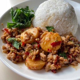 กะเพราเต้าหู้หมูสับ