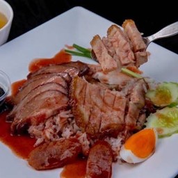 ข้าวหมูแดงกรอบ