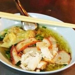 บะหมี่เกี๊ยวหมูแดง