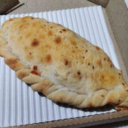 พิซซ่าพัฟแป้งสดแไส้ทะลัก