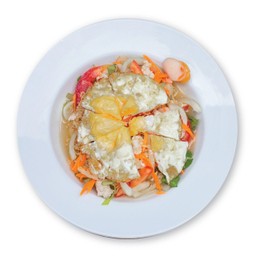 ยำมาม่าไส้กรอกไข่ดาว