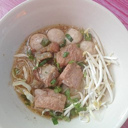 หมี่ขาวลูกชิ้นหมูตุ่น