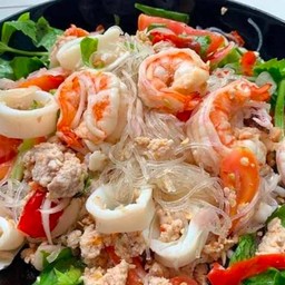 ยําวุ้นเส้นรวมมิตร (หมูสับ กุ้ง ปลาหมึก)