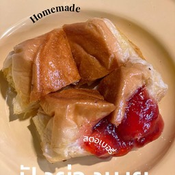 ปังก้อนย่างเนย ไส้สตอเบอรี่(homemade)