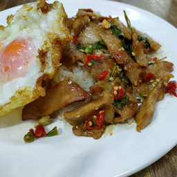 ข้าวกะเพราคอหมูย่าง+ไข่ดาว