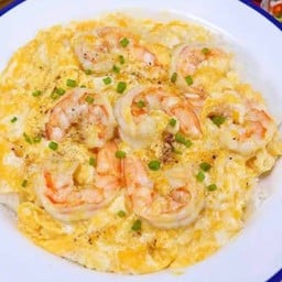 ข้าวกะเพรา ส้มตำ บนคอนโด