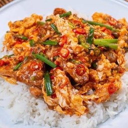 ข้าวราดปลากระป๋องผัดไข่