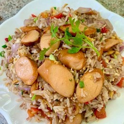 ข้าวผัดไส้กรอก (ไส้กรอก cp) เลยนะ