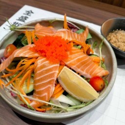 SALMON SALAD / สลัดแซลมอนซาชิมิ