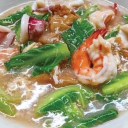 เส้นไหญ่ ราดหน้าทะเล