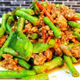พริกแกง หมูสับ