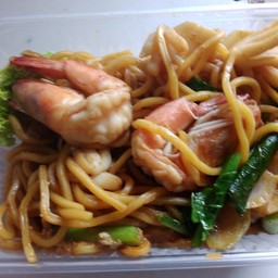 ผัดคื่นฉ่ายราดข้าว