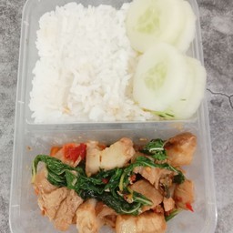 ข้าวกะเพราหมูสามชั้น