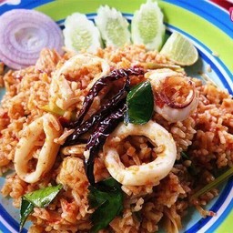 ข้าวผัดต้มยำ ปลาหมึก