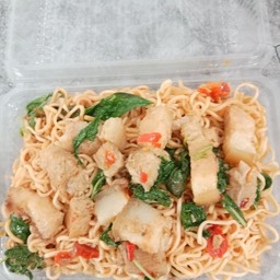 กะเพรามาม่าหมูสามชั้น