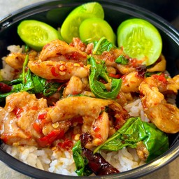 กะเพราไก่พริกคั่ว