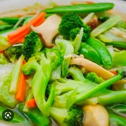 ผัดผักรวมน้ำมันหอยกับข้าว