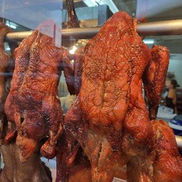 เป็ดย่างไหว้ทั้งตัวไม่สับพร้อมเครื่องใน