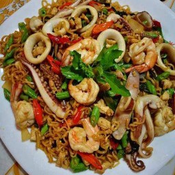 ผัดมาม่าขี้เมาทะเล