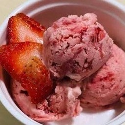 ไอศกรีมสตอเบอรี่
