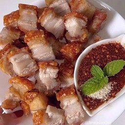 สามชั้นทอดน้ำจิ้มแจ๋ว(กับข้าว)