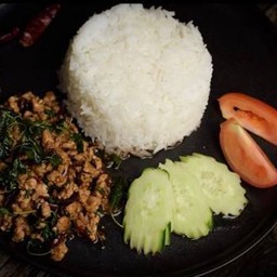 ข้าวกระเพราหมูสับพริกแห้ง