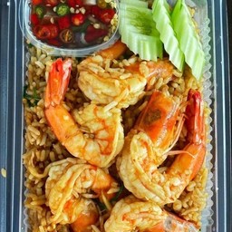 ข้าวผัดกระเพรากุ้งคลุกซีอิ๊วดำ