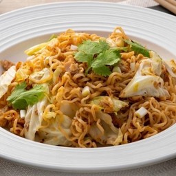 ผัดมาม่าหมูใส่ไข่