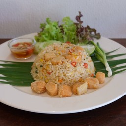 ข้าวผัดพริกปลาแซลมอน