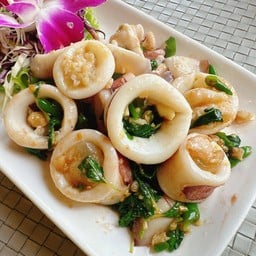 กะเพราปลาหมึก