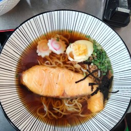 ราเมงแซลม่อนย่าง