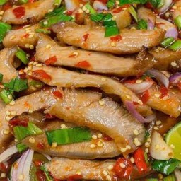 ยำคอหมูย่าง