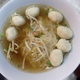 เส้นเล็กลูกชิ้นหมูน้ำใส