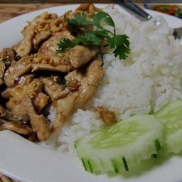 ข้าวไก่กระเทียม