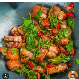 ข้าวกระเพราหมูกรอบ (ไม่มีไข่เพิ่มไข่กดเพิ่มในรายการเลยค่ะ)