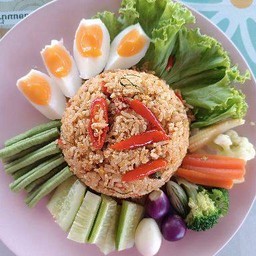 ข้าวผัดน้ำพริกคั่วกลิ้ง