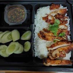 ครัวในบ้าน ข้าวหมูทอด ข้าวกะเพรา ข้าวไข่เจียว