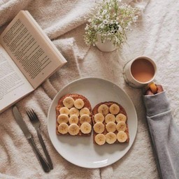 BANANA TOAST โฮลวีท เนยถั่วไม่มีน้ำตาล 1 แผ่น