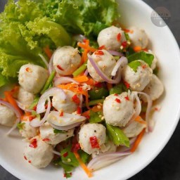 ยำลูกชิ้น