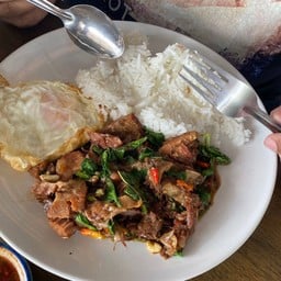 ข้าวกระเพราเนื้อตุ๋น