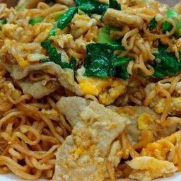 มาม่าผัดไข่