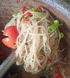 ตำเส้นเล็กลูกชิ้นหมู